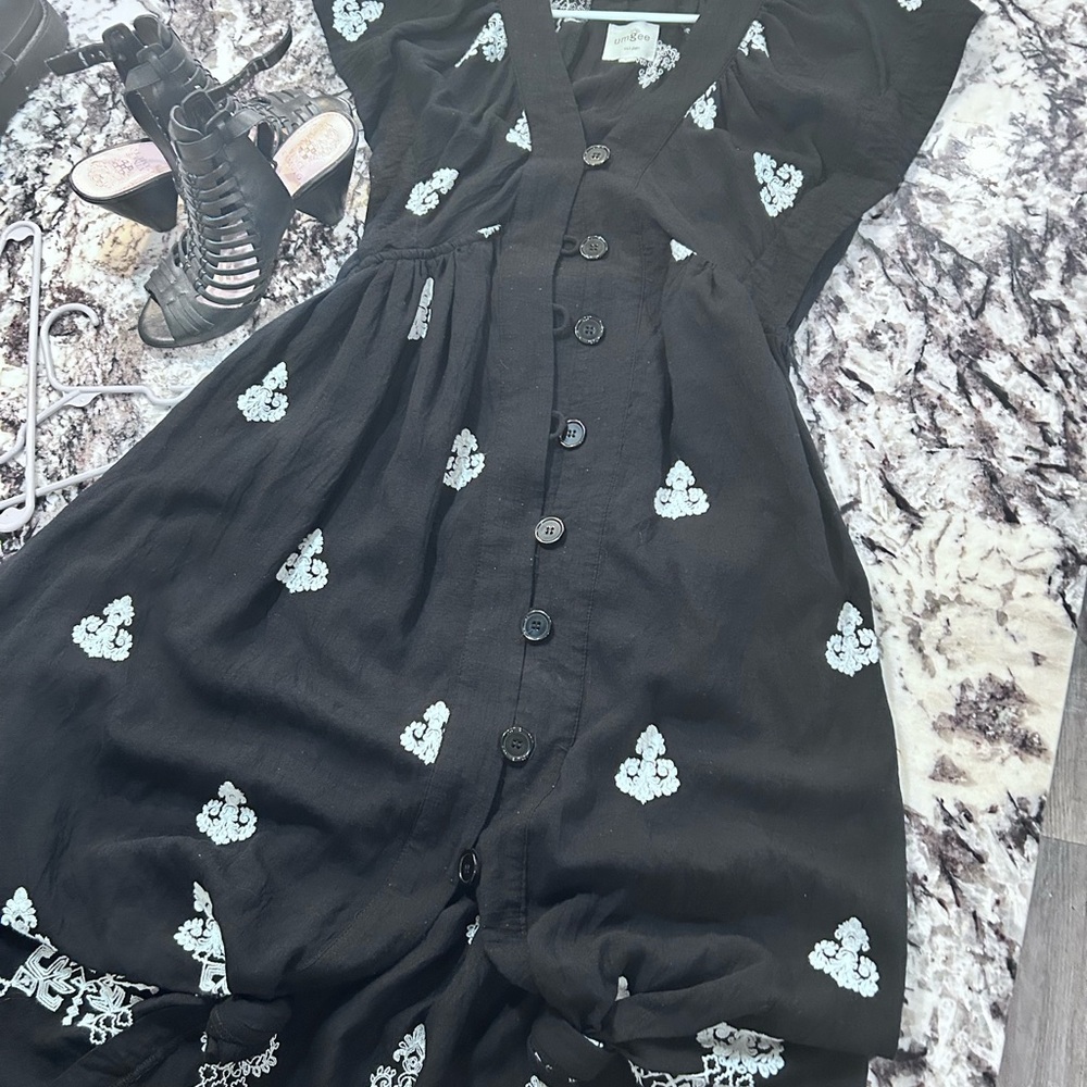 Umgee Black Midi Dress with White Embroidery